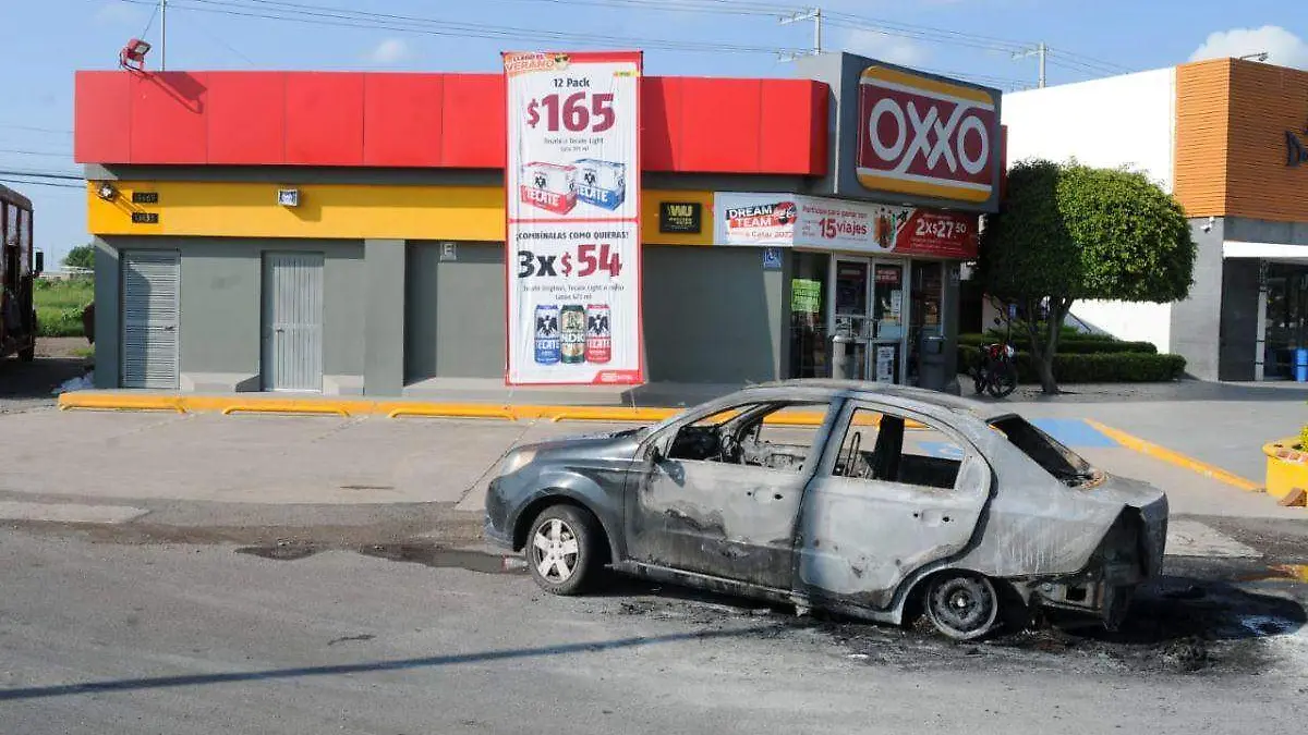 Narcobloqueos en Jalisco y Guanajuato ¿qué causó la violencia y quema de Oxxos y coches